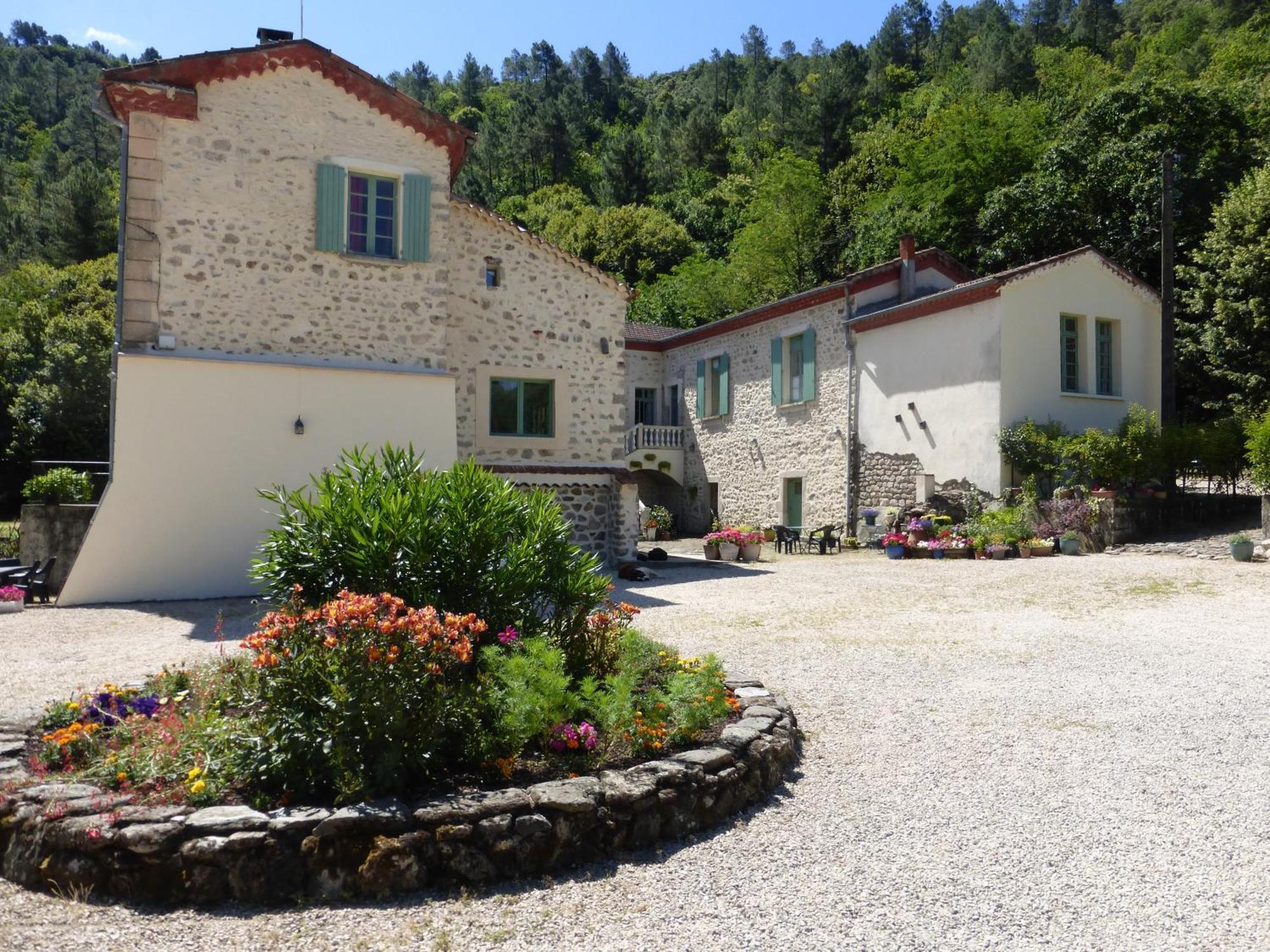 Chateau Du Fraissinet, 6 Gites Sleeping 2-8 Guests, Pool And River On Site La Tronche  Bagian luar foto