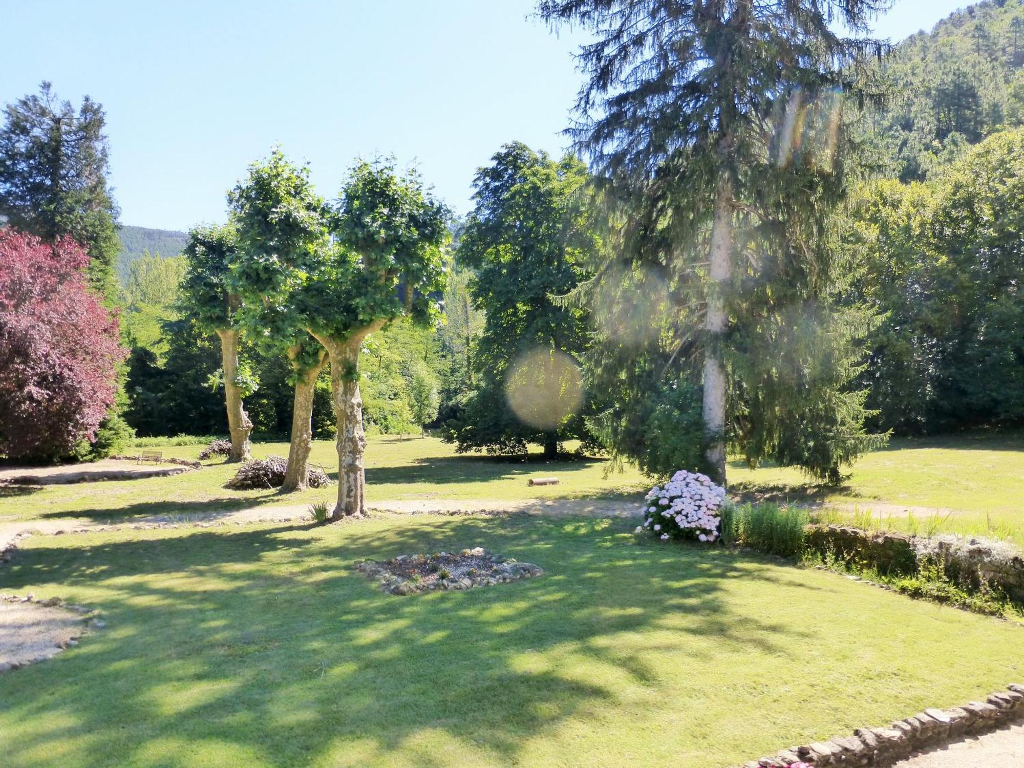 Chateau Du Fraissinet, 6 Gites Sleeping 2-8 Guests, Pool And River On Site La Tronche  Bagian luar foto